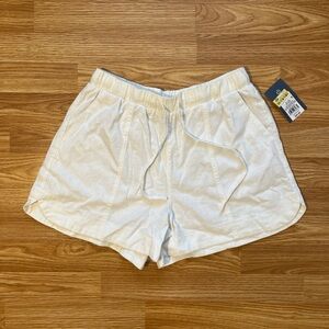 White High-Rise Universal Thread Goods Co. shorts